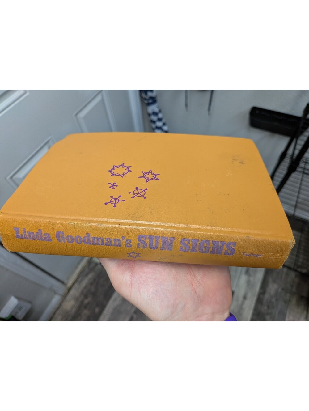 Linda Goodman's Sun Signs 1968 Taplinger Hardcover Vintage Astrology Zodiac